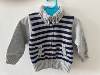 Gilet gris à rayures