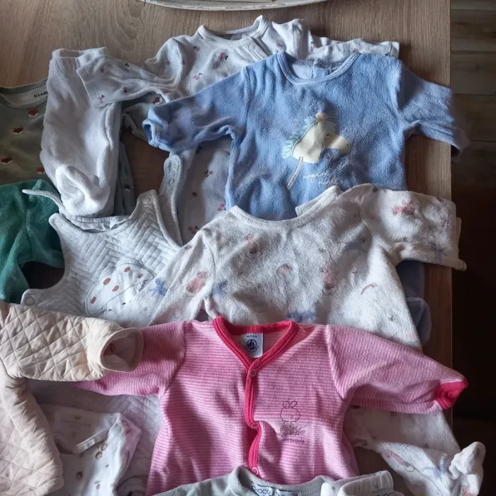 Lot de 23 vêtements taille 1 mois - photo numéro 5