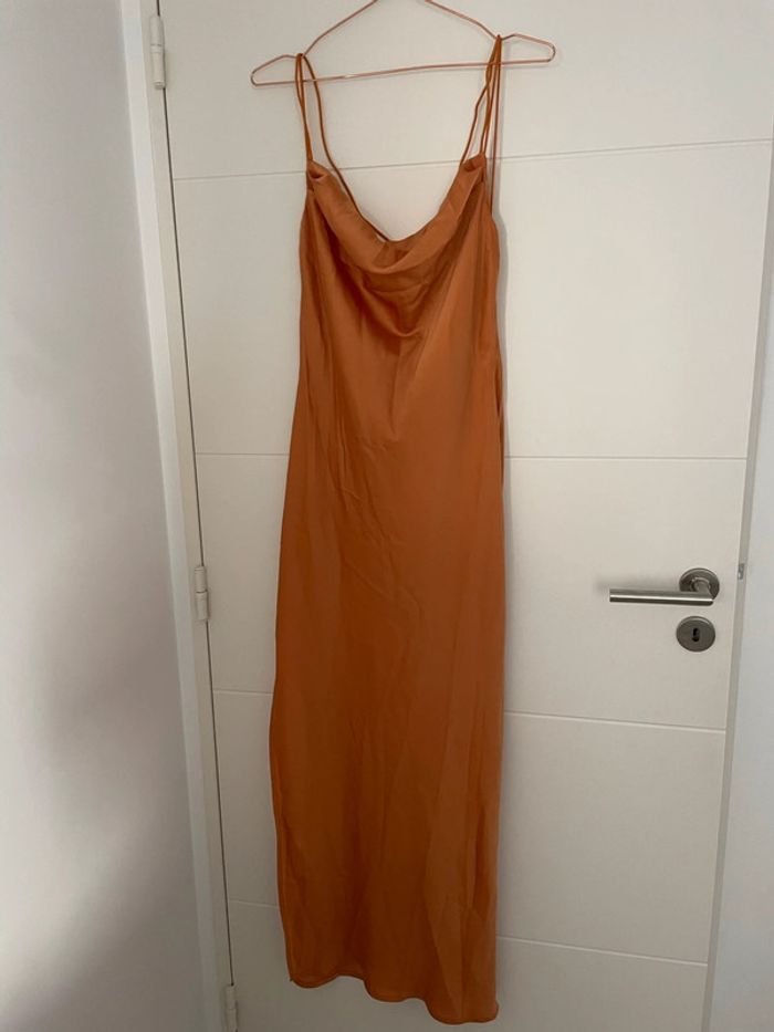 Magnifique robe orange satin 🍊 - photo numéro 2