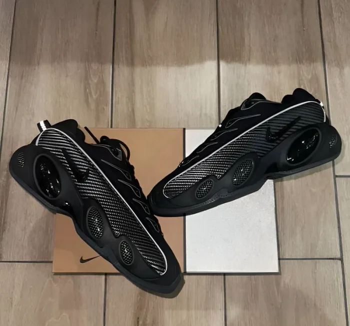 Nike × NOCTA Glide “Black / Iron Grey / University Gold” - photo numéro 2