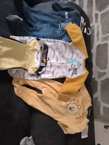 Lot 3 pyjama et 3 body neuf taille 12 mois