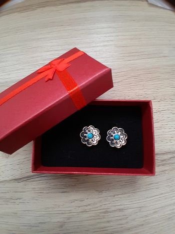 Boucles d'oreilles, fleurs, style Bohème, argentées et pierres turquoise