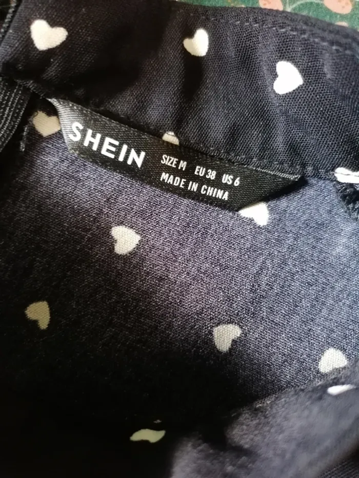 Chemise/blouse à manches longues, noir à coeurs - Taille M - photo numéro 5