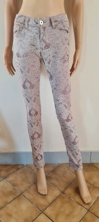 Jolie pantalon dentelle