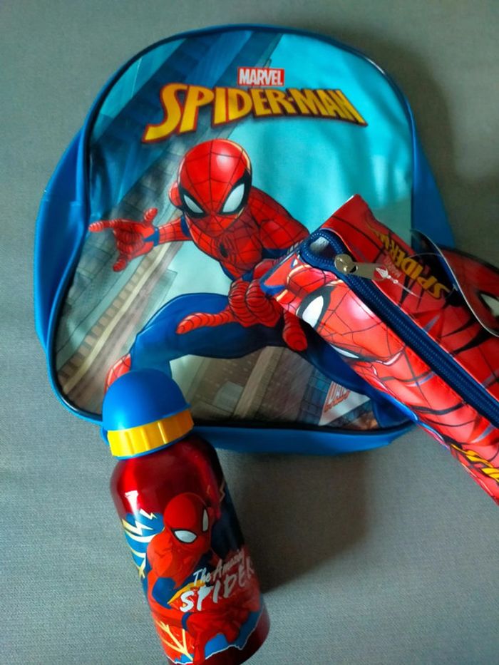 Pack Rentrée Spider-Man – Neuf (sac + trousse + gourde aluminium) - photo numéro 9