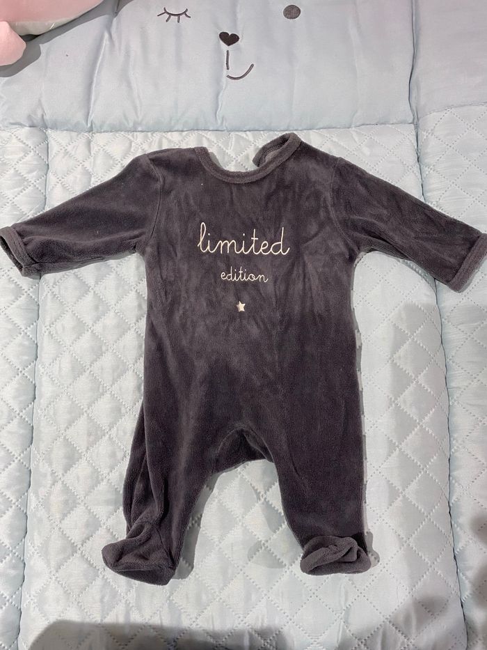 Pyjamas 1 mois - photo numéro 6