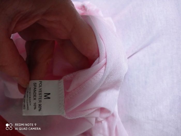 T-shirt long fin rose neuf - photo numéro 4