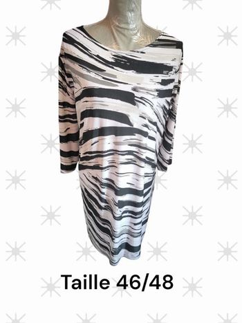 Magnifique robe tunique zébrée taille 46/48   Très extensible , belle matière stretch