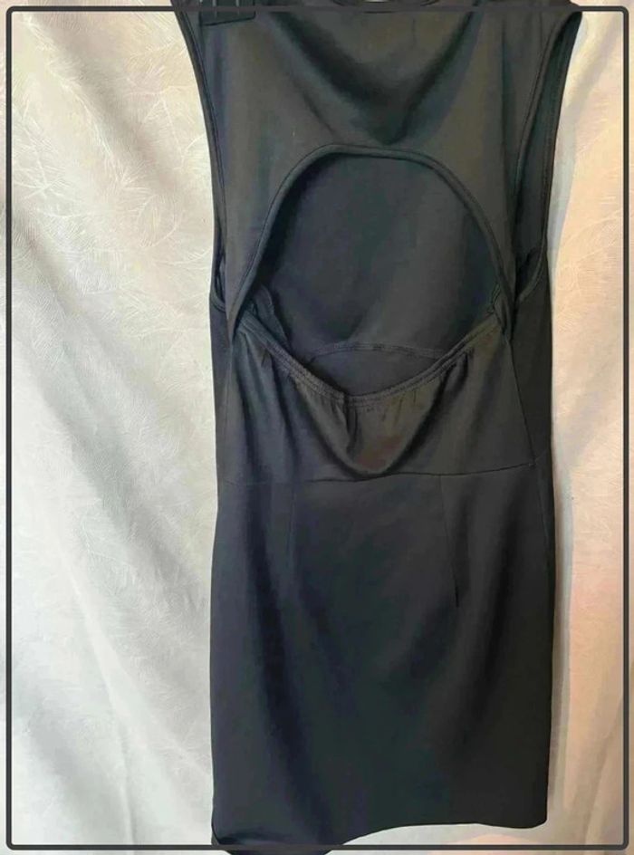 Magnifique  robe dos ouvert  taille  unique - photo numéro 4