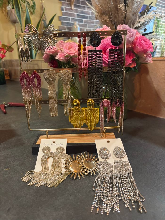 Lot 11 paires de boucles d oreilles + portant - photo numéro 1