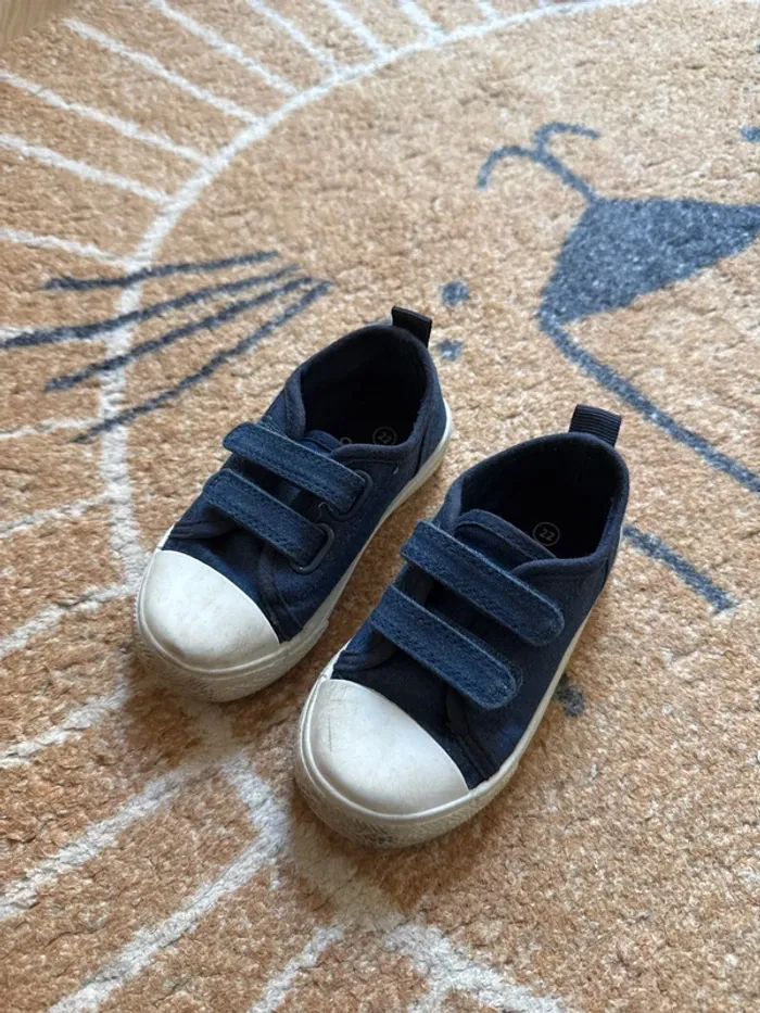 Chaussure à scratch bleu marine