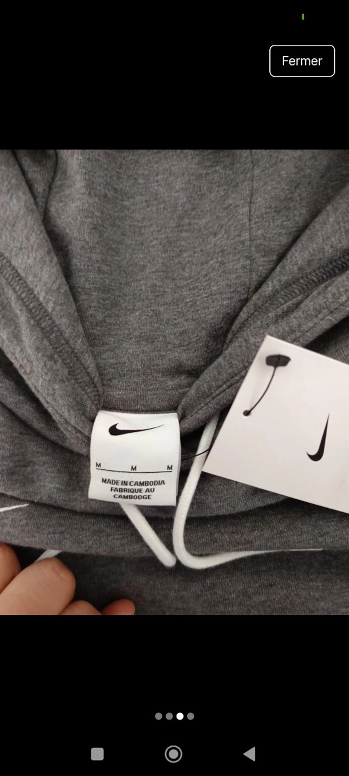 Sweats capuche Nike neuf - photo numéro 3