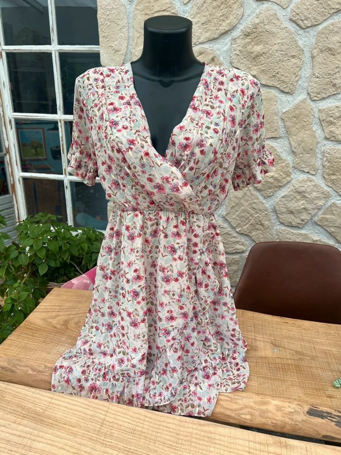 Robe d'été fleurs beige rose rose beige Emma Ella volanté - photo numéro 11