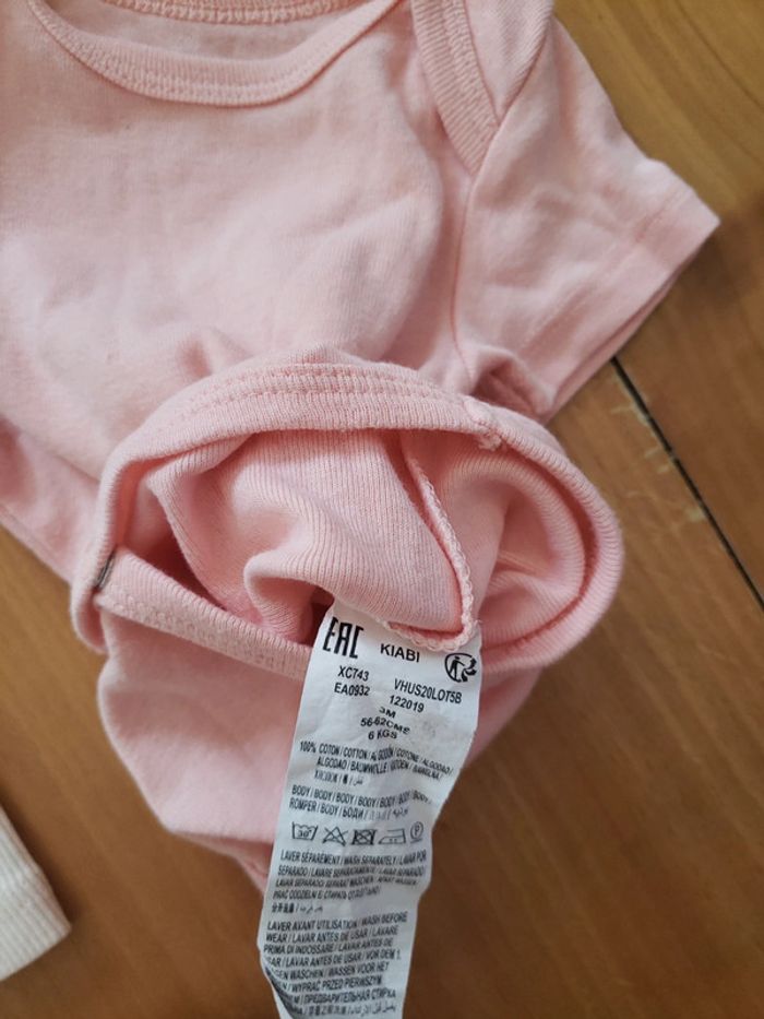 Ensemble bodie manches courtes kiabi + caleçon cerises kiabi 3 mois - photo numéro 6