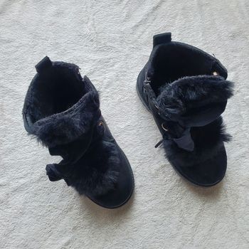 Une paire de bottines noires en 30