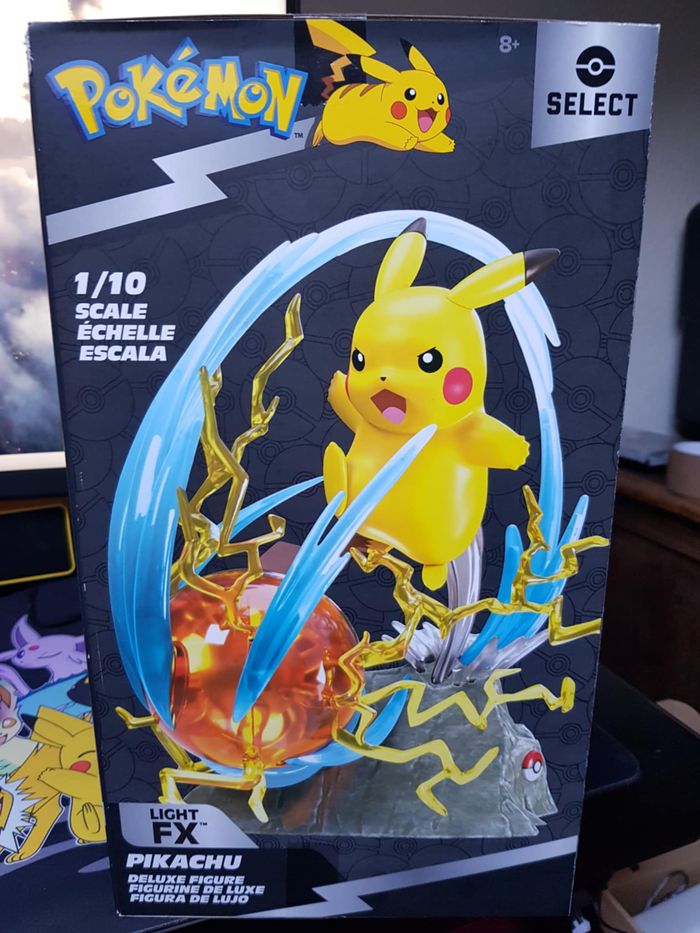 Pokémon Light-Up FX Deluxe Statue Pikachu - photo numéro 3