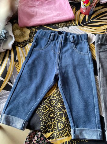 Lot de trois pantalon 6 mois. 63-69cm