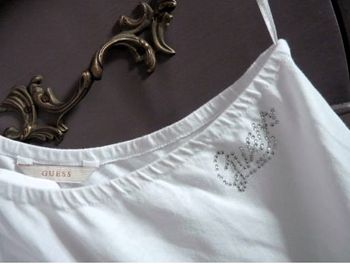 T-shirt asymétrique Fille Guess argenté blanc 6 ans Neuf