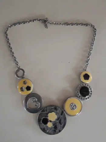 Collier fantaisie ancien style émaux