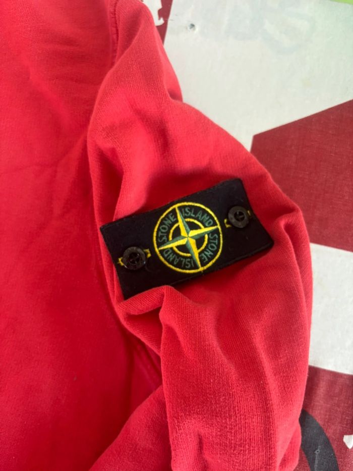 Sweat Stone Island taille S rouge patch sur l’épaule - photo numéro 3