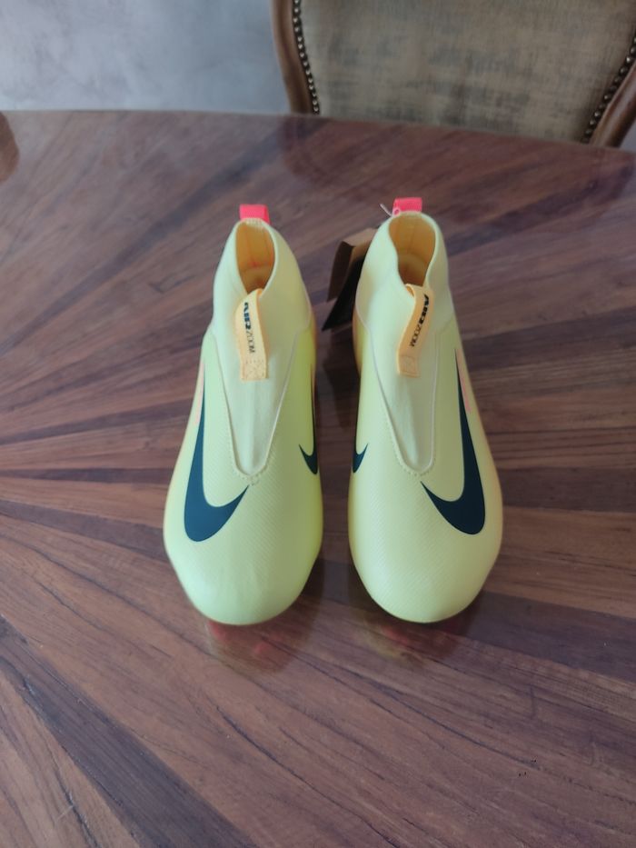 Crampons Nike T 37.5 - photo numéro 3