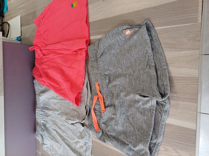 3 shorts filles Taille 4 ans