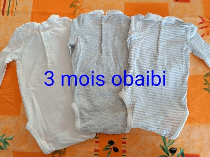 Lot de 3 bodys 3 mois Obaibi très bon état. Porté 1 fois - photo numéro 2