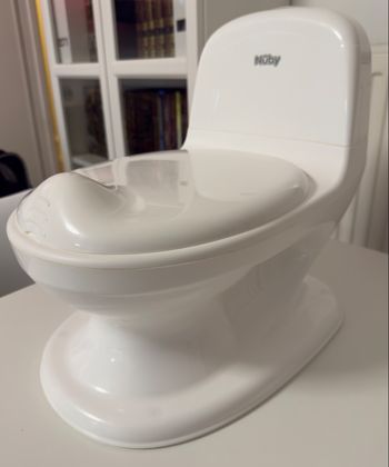 Pot bébé Nûby avec chasse d’eau électrique – Piles incluses – Très bon état