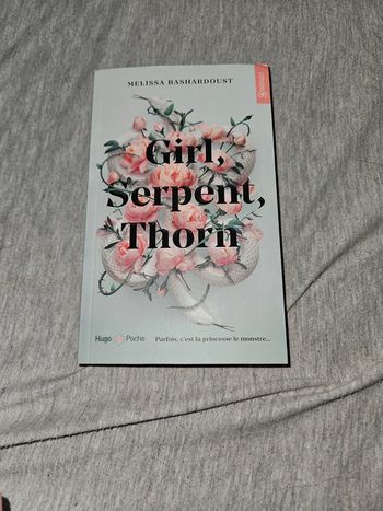 Livre girl, serpent, thorn