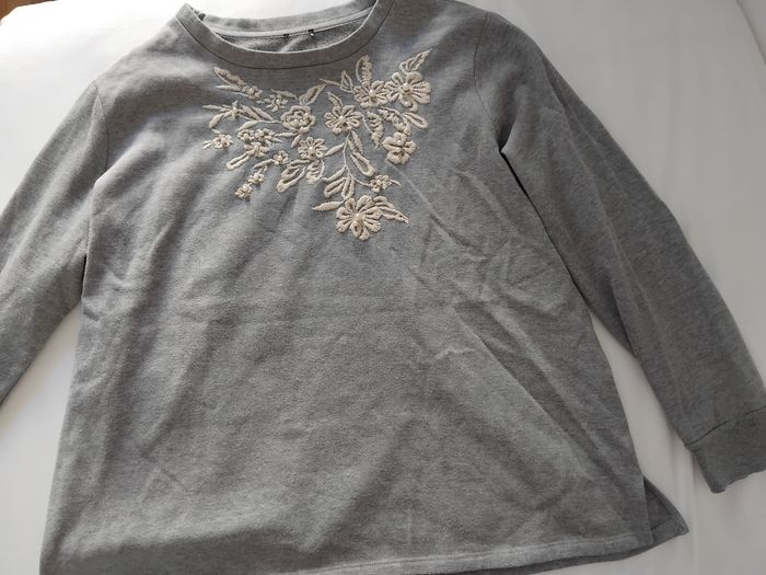 Pull brodé fleurs roses perles femme - photo numéro 4