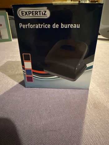 Perforatrice de bureau neuve