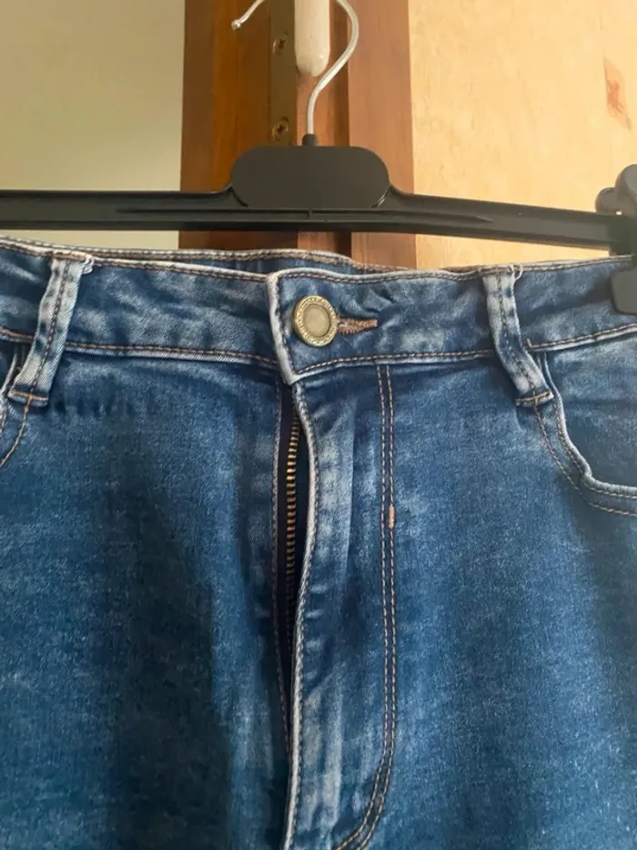 Jean Bershka – Taille 38 – Look tendance et confortable 💙 - photo numéro 5