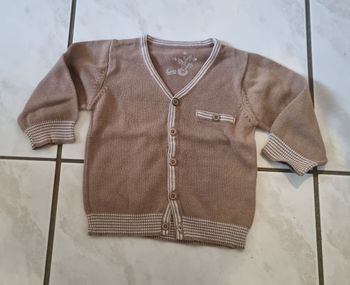 gilet boutonné Marron et blanc garçon taille 3 mois