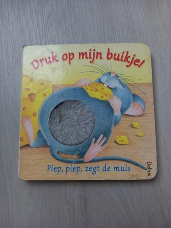 Druk op mijn buikje!