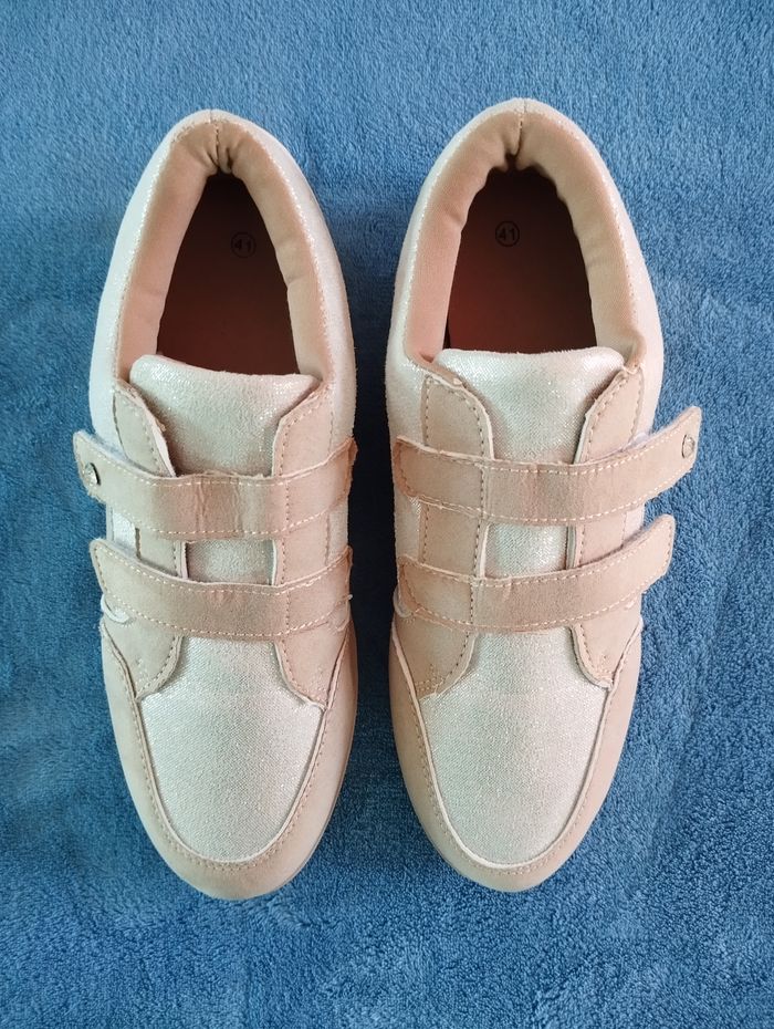 * Baskets beige et blanc brillant T41 - photo numéro 3