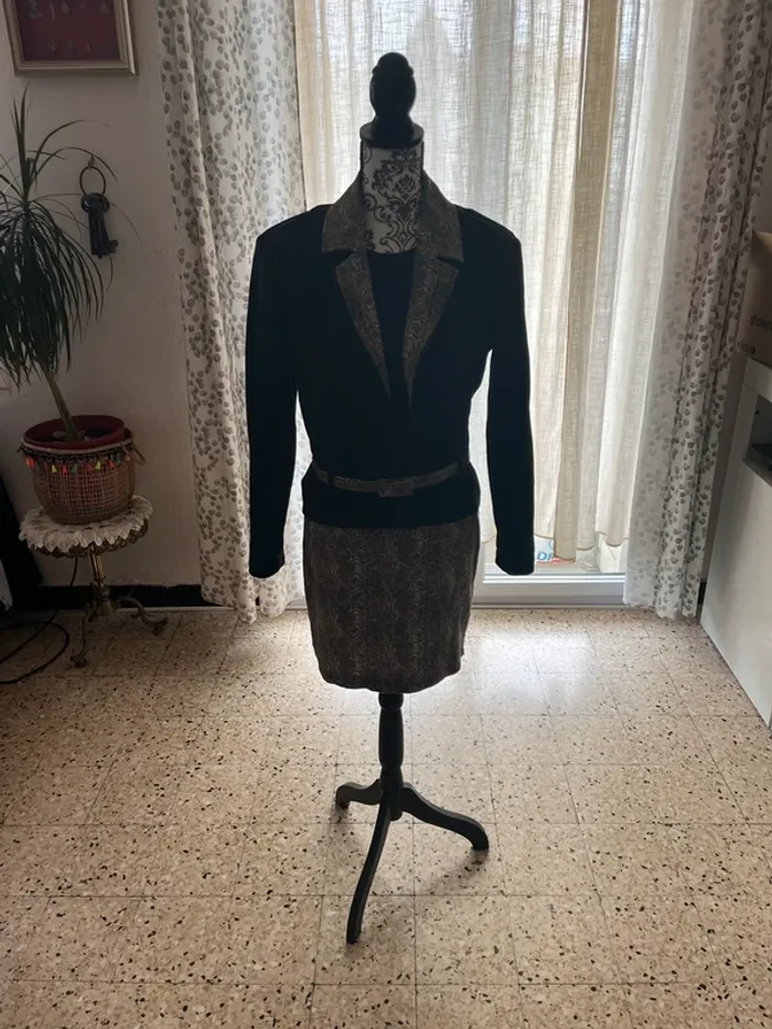 Tailleur jupe Q.H.T - photo numéro 2