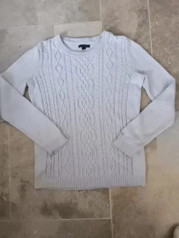 Pull tommy Hilfiger femme M blanc crème motif torsadé devant, des tâches et couleur ternie