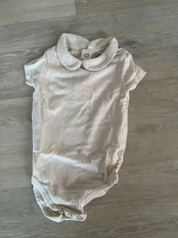 Body beige avec col 6 mois