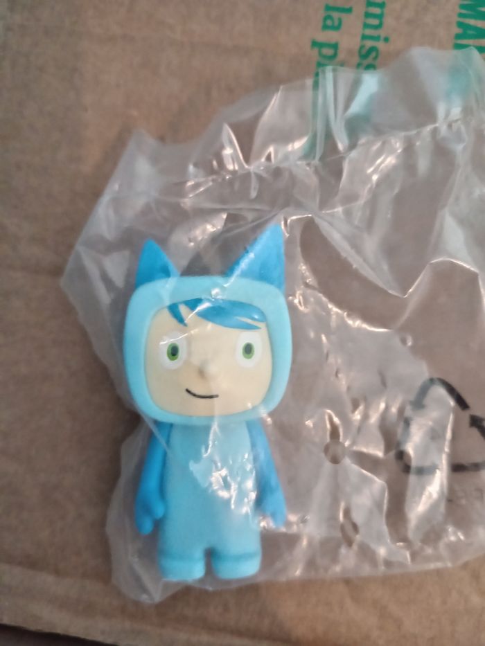 Figurine tonie créatif bleudiscontinuée neuve sous blister.