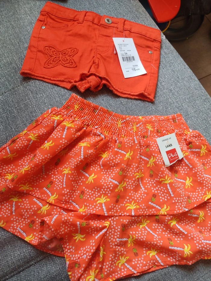 Lot 2 shorts neufs taille 3 ans