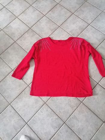 Pull rouge avec sequins taille 6