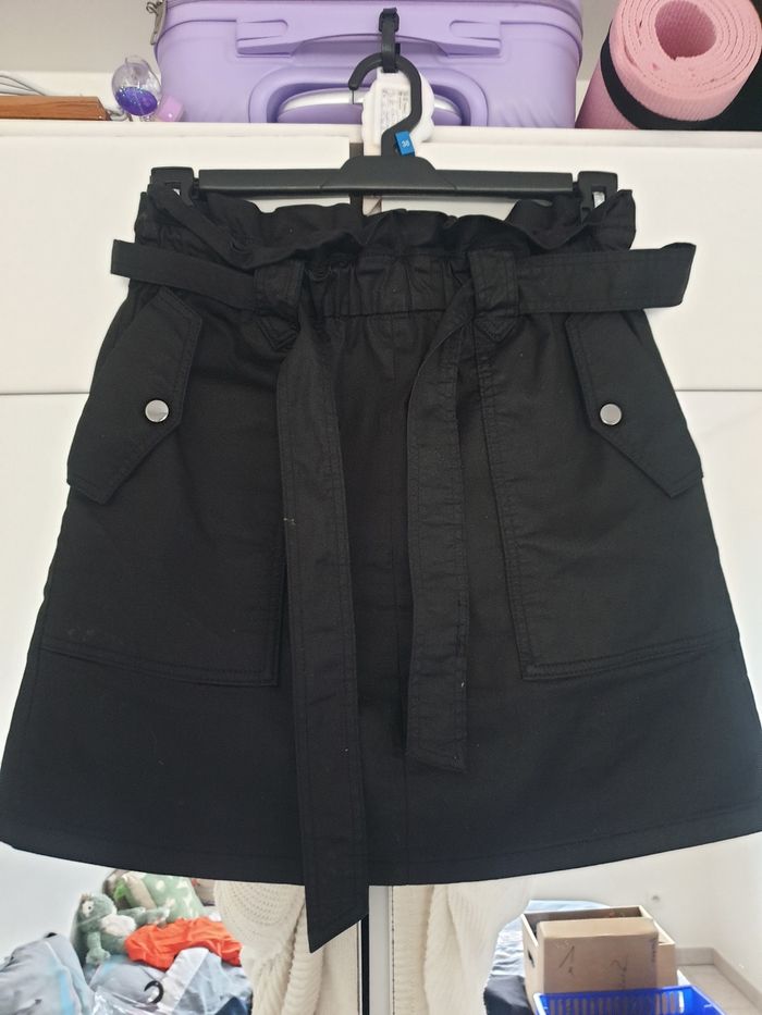 Jupe noire - photo numéro 2