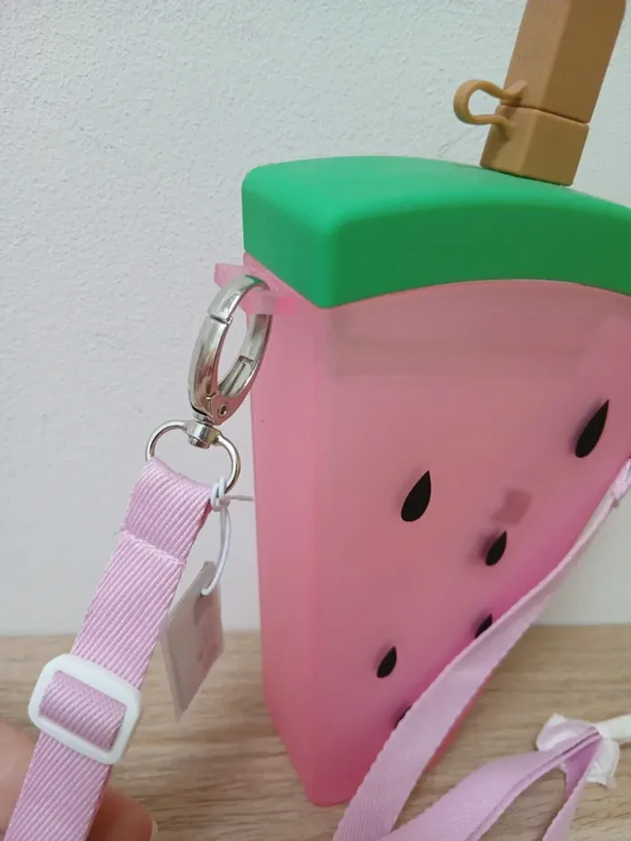 Gourde pastèque 🍉 Claire's avec sangle neuve - photo numéro 3