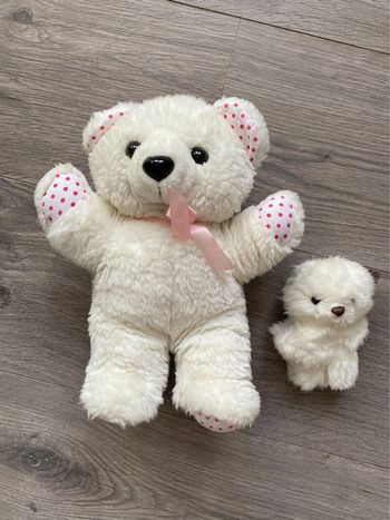 Ours en peluche beige clair blanc crème et son bébé