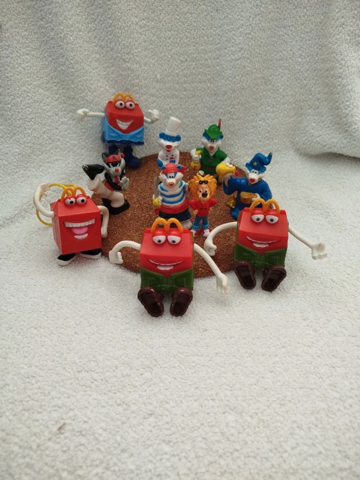 Lot de figurines d'enseignes