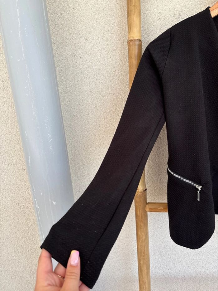 Veste noire légère avec noeud dans le dos - photo numéro 5