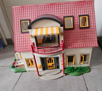 Assez grande Maison playmobil avec accessoires