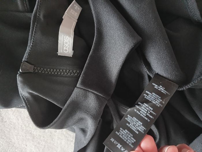 Robe noire mi-longue. Asos 34 - photo numéro 8