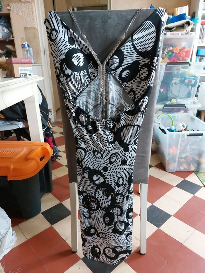 Robe dos nu noir et blanche - photo numéro 2