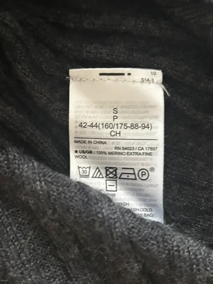 Pull noir - photo numéro 4